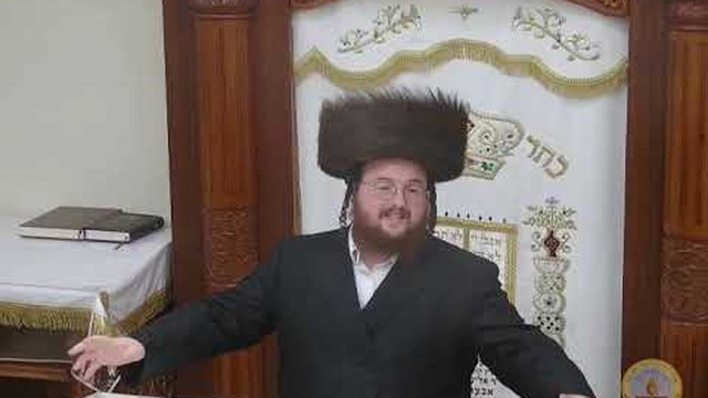 Ezriel Mandel speaking at Heichal Menachem Monsey